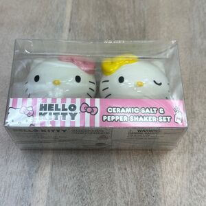 Hello Kitty Ceramic Salt and Pepper Shaker Set Yellow Pink White Sanrio New